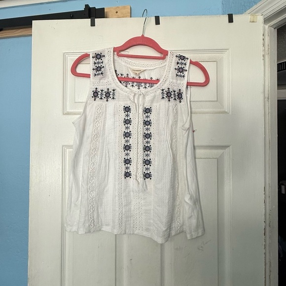 Lucky Brand Tops - Lucky Brand Floral Lace Trim Top